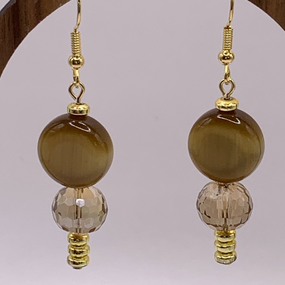 Elegant Gold Drop Earrings NWT